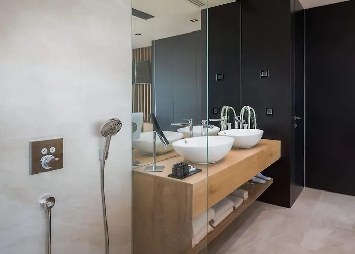 Villa Exclusive Calma I & Ii - Two Heated Pool&spa Starigrad Paklenica